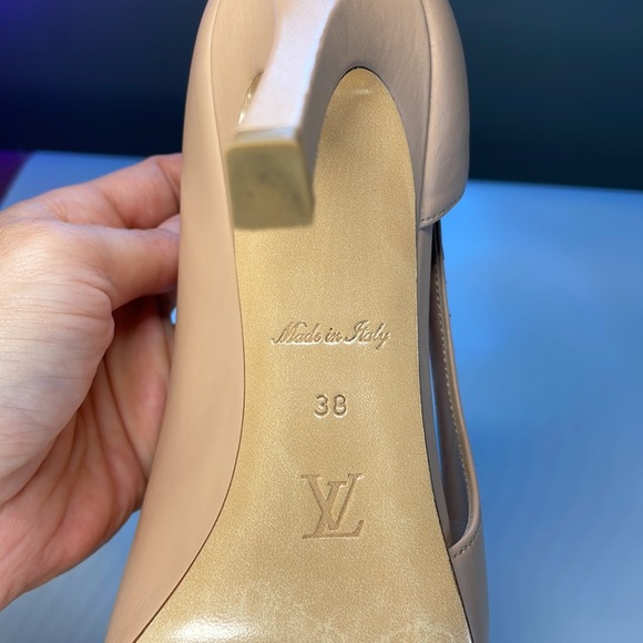 Authentic Louis Vuitton Signature Pump-purchased Spring ‘22, currently Sold Out! - Picture 15 of 17